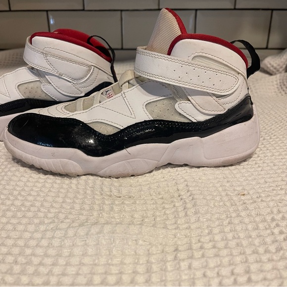 Boys size 3 Jordans - Picture 1 of 8